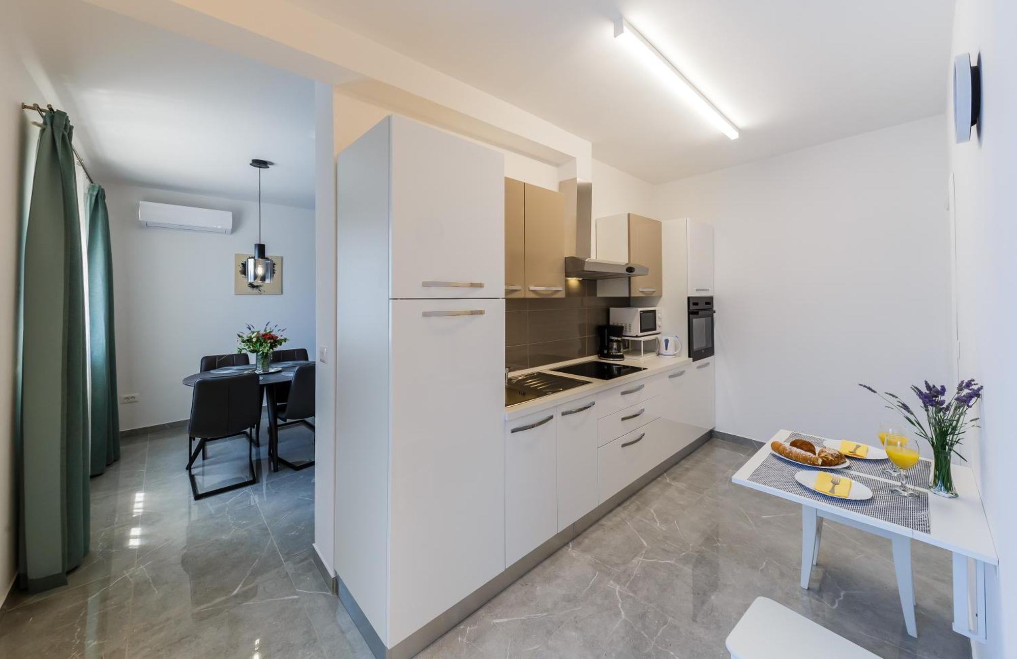 Apartmani Ujakovic Kaštela Eksteriør bilde