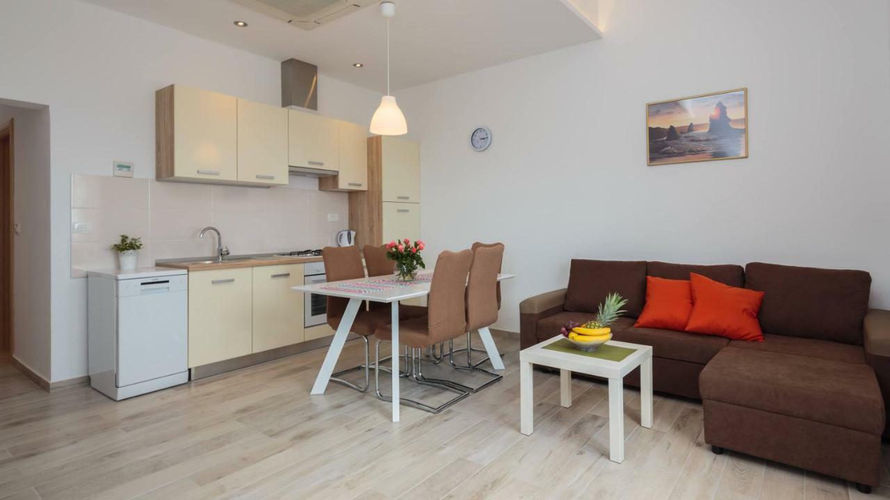 Apartmani Ujakovic Kaštela Eksteriør bilde
