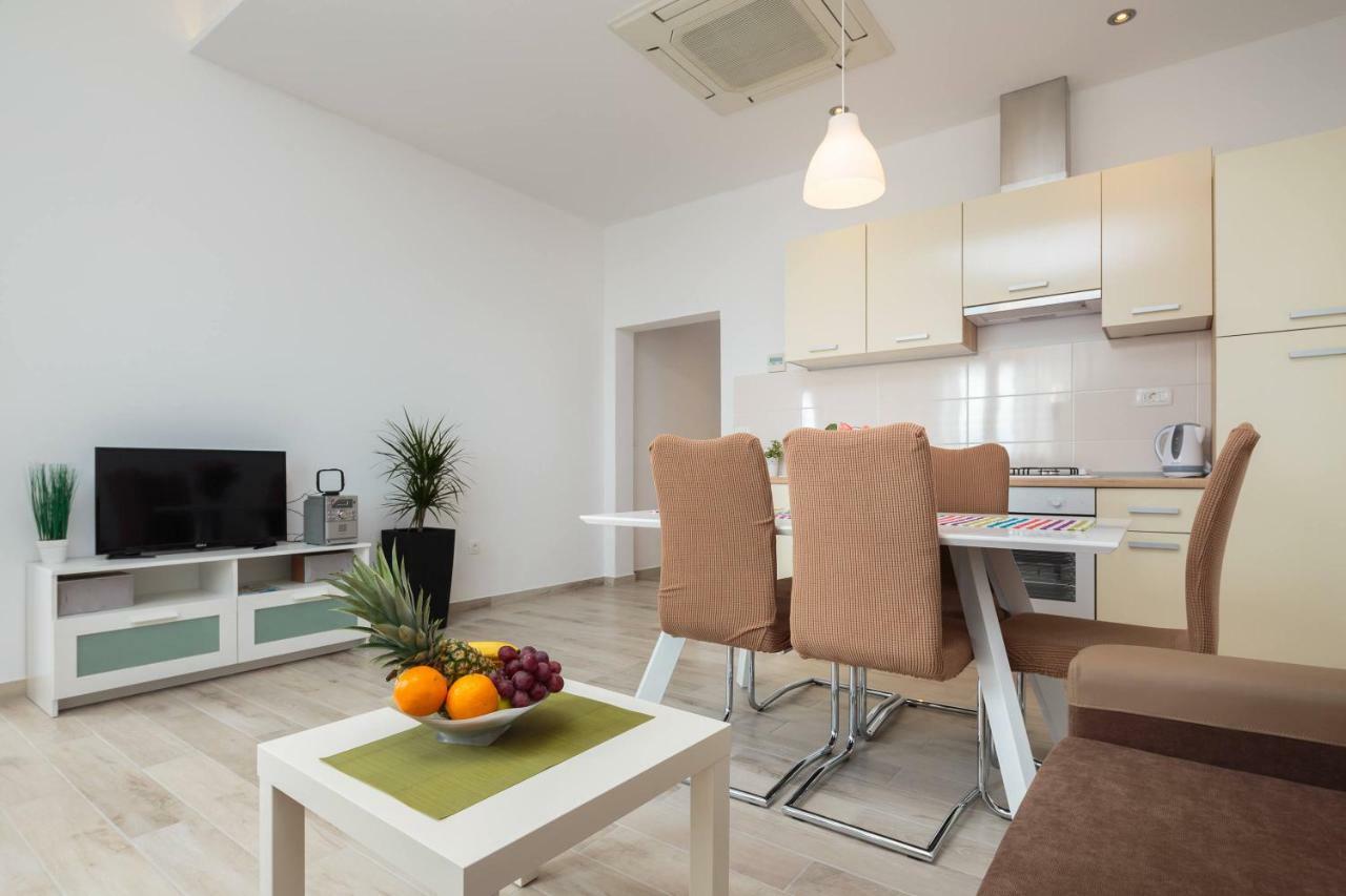 Apartmani Ujakovic Kaštela Eksteriør bilde